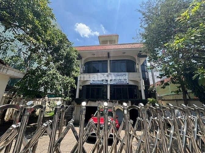 Cho thuê nguyên căn toà nhà 135 Nguyễn Văn Đậu