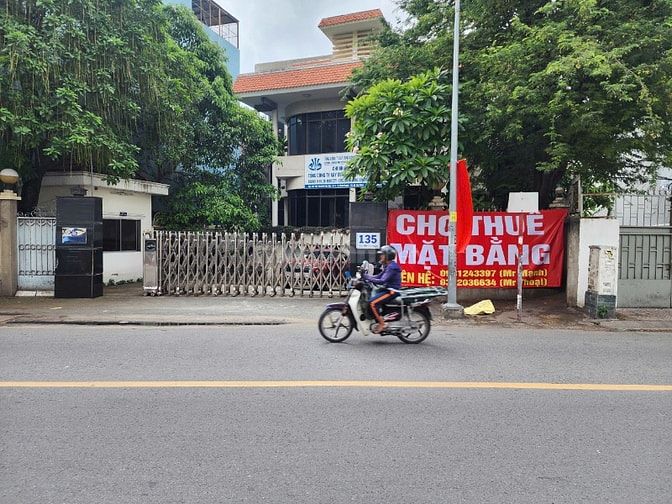 Cho thuê nguyên căn toà nhà 135 Nguyễn Văn Đậu