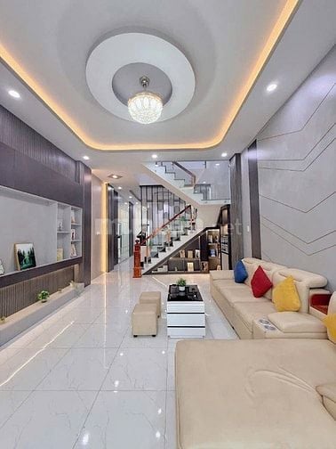 Siêu phẩm nhà phố - Gần chợ Bình Chánh - Shr công chứng trong ngày