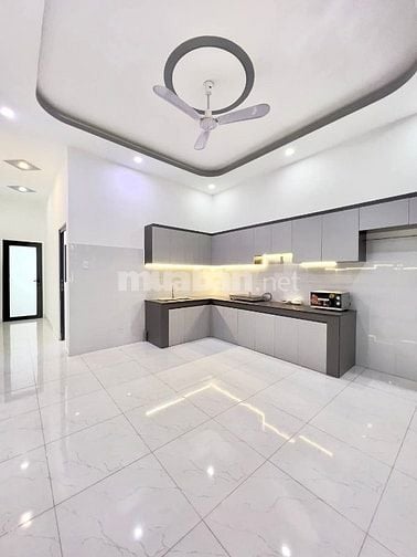 Siêu phẩm nhà phố - Gần chợ Bình Chánh - Shr công chứng trong ngày