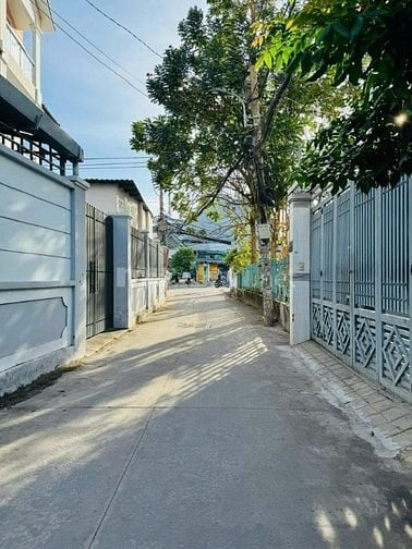 Bán nhà mặt tiền đường 32 Thạnh Mỹ Lợi Quận 2 giá 9 tỷ