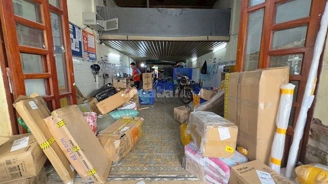Cho thuê nhà Phan. S. Nam, TB, 5x26m, 1 lửng. Đường 10m có lề, thông.