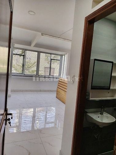 Bán nhà đẹp, diện tích lớn, đượng rộng 8m Quận 10