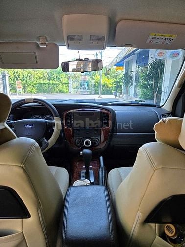 Bán xe Ford Escape còn mới đẹp đời 2011 màu xám đi 75.000km