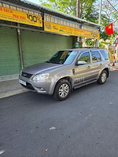Bán xe Ford Escape còn mới đẹp đời 2011 màu xám đi 75.000km