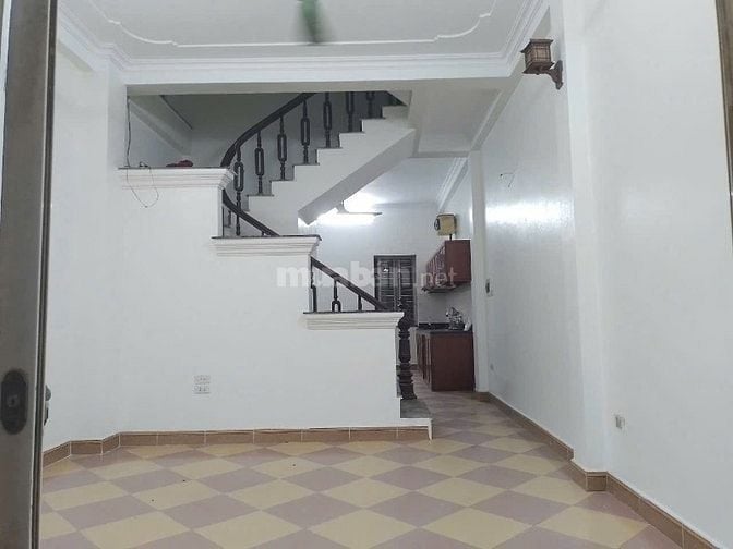 Cho thuê nhà ngõ 595 Lĩnh Nam, 50m2x 5 tầng, 4 ngủ đủ tiện nghi