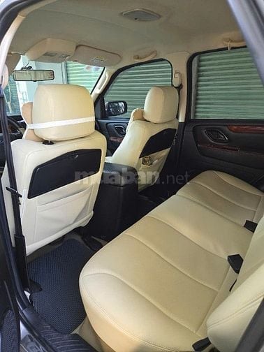 Bán xe Ford Escape còn mới đẹp đời 2011 màu xám đi 75.000km