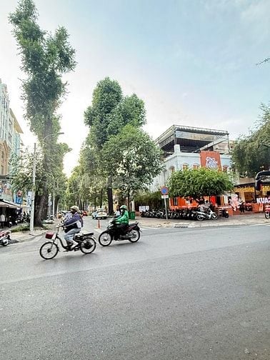 Cho thuê nhà góc 2 mặt tiền số: 40 Võ Văn Tần - Trần Quốc Thảo, Quận 3