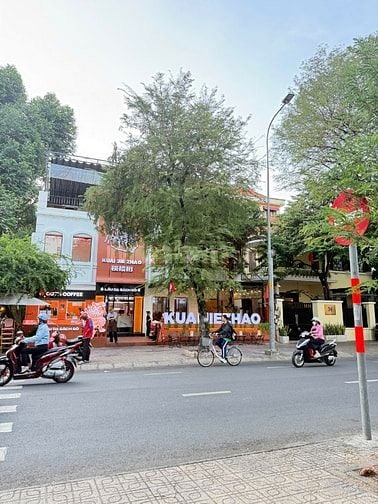 Cho thuê nhà góc 2 mặt tiền số: 40 Võ Văn Tần - Trần Quốc Thảo, Quận 3