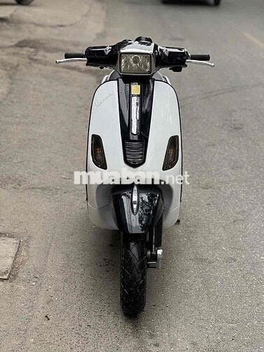 Vespa đèn vuông sẵn sử dụng