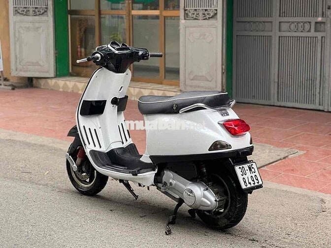 Vespa đèn vuông sẵn sử dụng