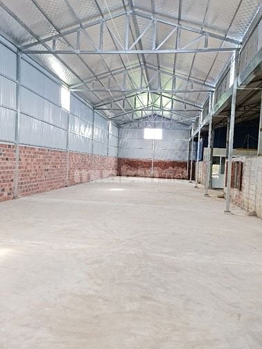 Cần Cho thuê kho X­ưởng DT 1000m2 và 50m2 căn hộ nhà ở ngay cạnh kho