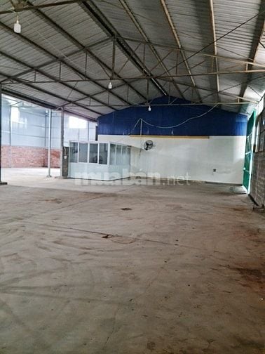 Cần Cho thuê kho X­ưởng DT 1000m2 và 50m2 căn hộ nhà ở ngay cạnh kho