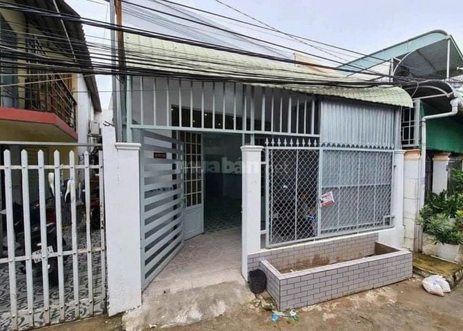 Bán gấp nhà 185m2 ,1 sẹc đường Ba Sa,Phước Hiệp Củ Chi,Sổ Hồng Riêng 7