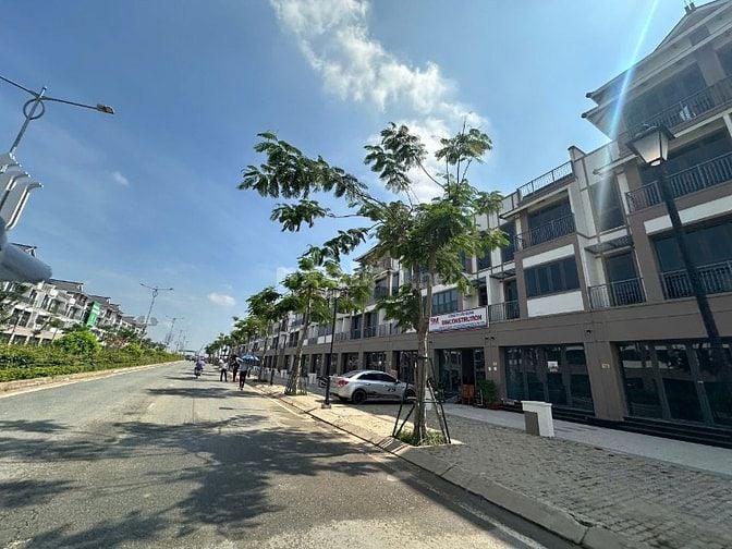 Bán 11 lô đất F0 - liền kề 2 đại dự án - Vinhomes Green City - nhà phố