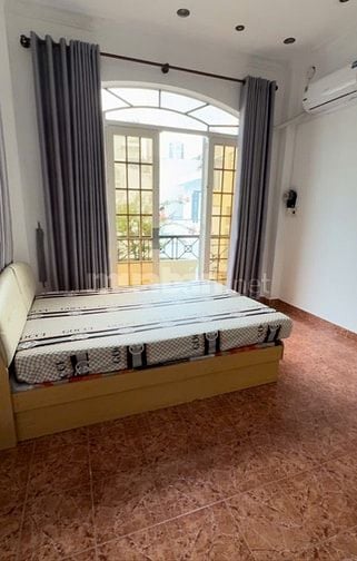 Cho thuê phòng lầu 2, 25m2 giá 3,2tr, Nguyên Hồng, Bình Thạnh