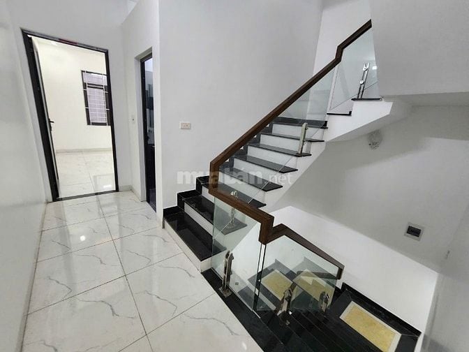 Cần bán căn nhà 3 tầng ngay trường tiểu học Vân Tra, An Đồng, An Dương