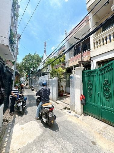 BÁN NHÀ DIỆN TÍCH KV: 60m2. 2 LẦU,HẺM XE HƠI ĐƯỜNG TRƯỜNG CHÍNH .