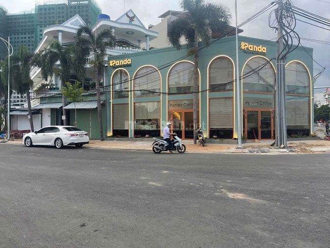 Bán nhà 85 tỷ, 18.5m x 42.5m, 3 tấm, góc 2 mặt tiền đường Tên Lửa