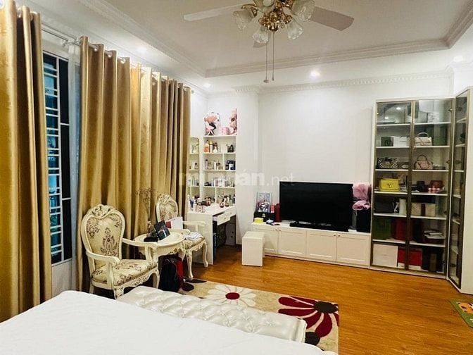 Siêu hiếm! Siêu rẻ. MP Trung Hòa. 138m2. Giá 79 tỉ