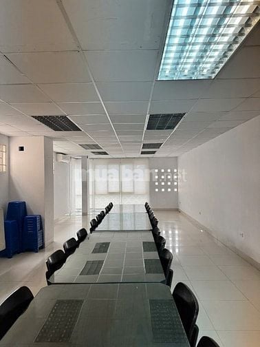 Tớ còn trống tầng 4 mặt đường khu vực Quan Hoa Cầu Giấy