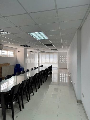 Tớ còn trống tầng 4 mặt đường khu vực Quan Hoa Cầu Giấy