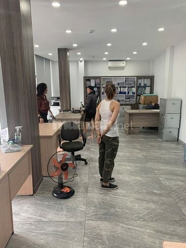 Cho thuê mặt bằng 372 Phạm Văn Đồng, P.1, Gò Vấp, DT 150m2, ngang 11m