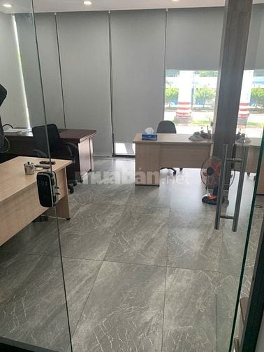 Cho thuê mặt bằng 372 Phạm Văn Đồng, P.1, Gò Vấp, DT 150m2, ngang 11m