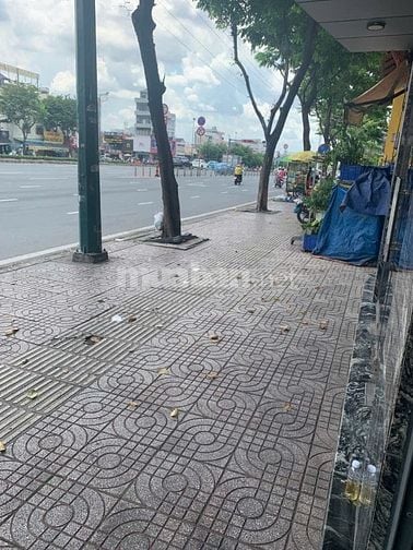 Cho thuê mặt bằng 372 Phạm Văn Đồng, P.1, Gò Vấp, DT 150m2, ngang 11m