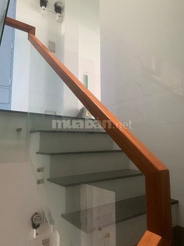 Cho thuê phòng lầu 1 dt 28m2 Tân Tạo 