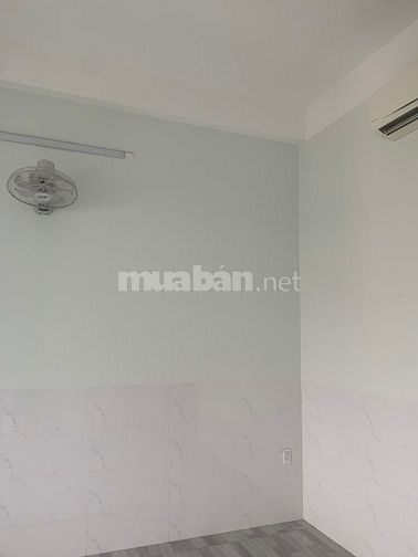 Cho thuê phòng lầu 1 dt 28m2 Tân Tạo 