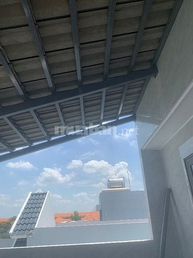 Cho thuê phòng lầu 1 dt 28m2 Tân Tạo 
