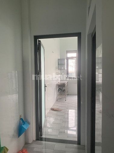Cho thuê phòng lầu 1 dt 28m2 Tân Tạo 