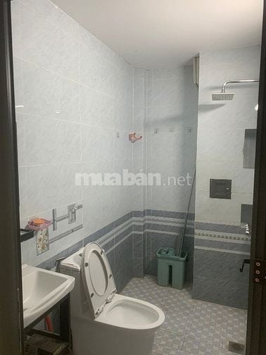 Cho thuê phòng lầu 1 dt 28m2 Tân Tạo 