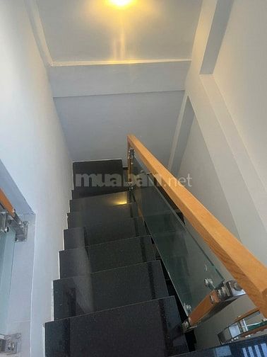 Nhà Mới cách MT 20m 199/ CMT8 P4 Q3, DT 5.8x8m Nở Hậu, 3 Tầng, 6 tỷ TL