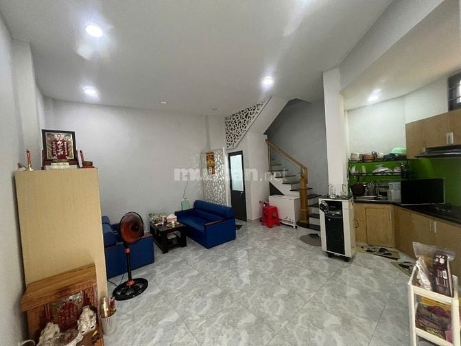 Nhà Mới cách MT 20m 199/ CMT8 P4 Q3, DT 5.8x8m Nở Hậu, 3 Tầng, 6 tỷ TL