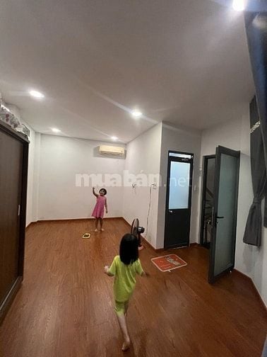 Nhà Mới cách MT 20m 199/ CMT8 P4 Q3, DT 5.8x8m Nở Hậu, 3 Tầng, 6 tỷ TL