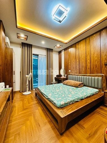 NHÀ ĐẸP PHỐ NGỌC KHÁNH, Ô TỔ ĐỖ CỬA NGÀY ĐÊM 