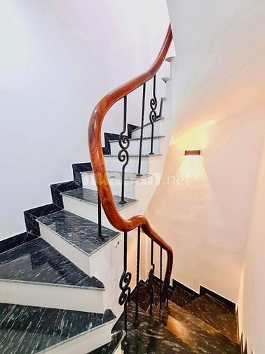 CC Cần bán nhà 38/58 Xuân La,Tây Hồ 31m2 x 5 t mới tinh 8,5 tỷ 