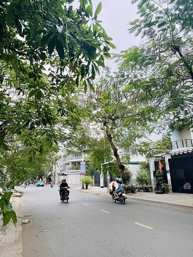 Bán lô đất nền nằm ngay mặt tiền Nguyễn Thị Định 80m2 giá 2tỷ550 
