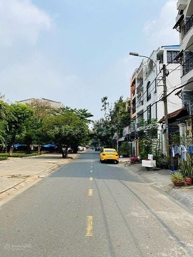 Bán lô đất nền nằm ngay mặt tiền Nguyễn Thị Định 80m2 giá 2tỷ550 