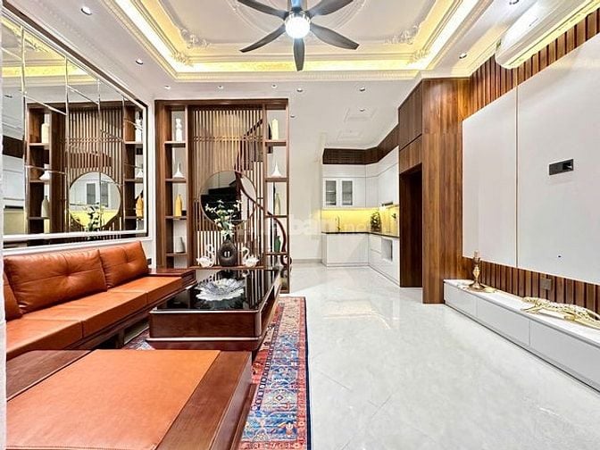 Bán nhà Yên Hoà Cầu Giấy, 5 tầng đẹp như mơ, sổ vuông, giá chỉ 7,95 tỷ