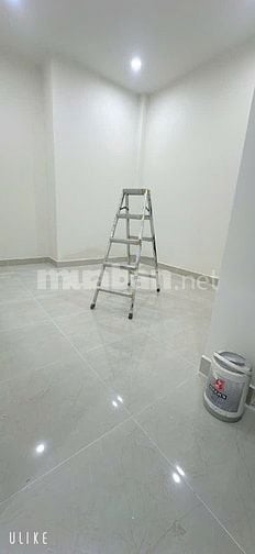 Bán gấp nhà 4 lầu Bùi Quang Là, P12 Gò Vấp 6,8 tỷ