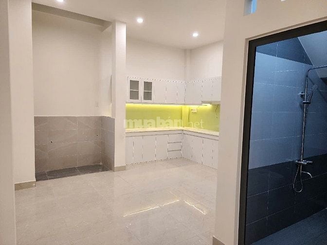 Bán gấp nhà 4 lầu Bùi Quang Là, P12 Gò Vấp 6,8 tỷ