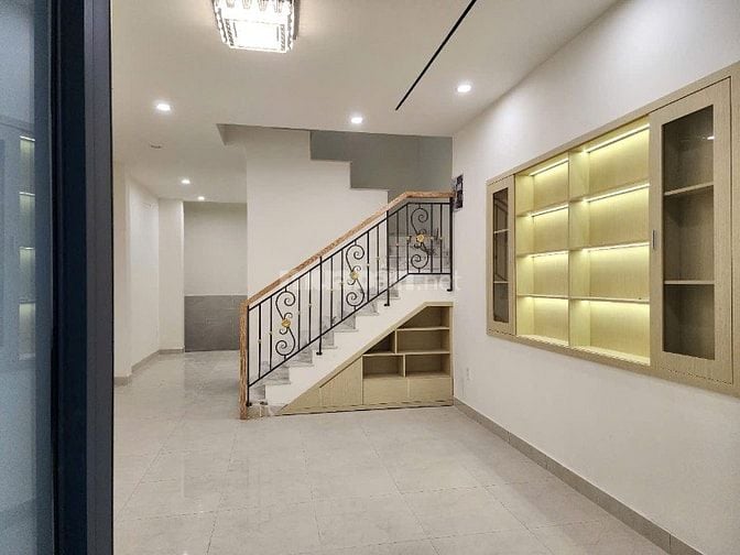 Bán gấp nhà 4 lầu Bùi Quang Là, P12 Gò Vấp 6,8 tỷ