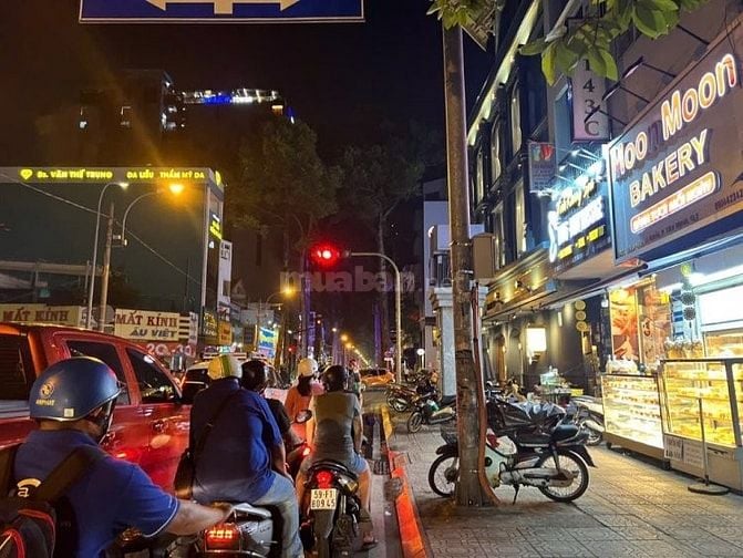 Bán gấp nhà Mặt tiền đường Trần Quang Khải, phường Tân Định, Quận 1