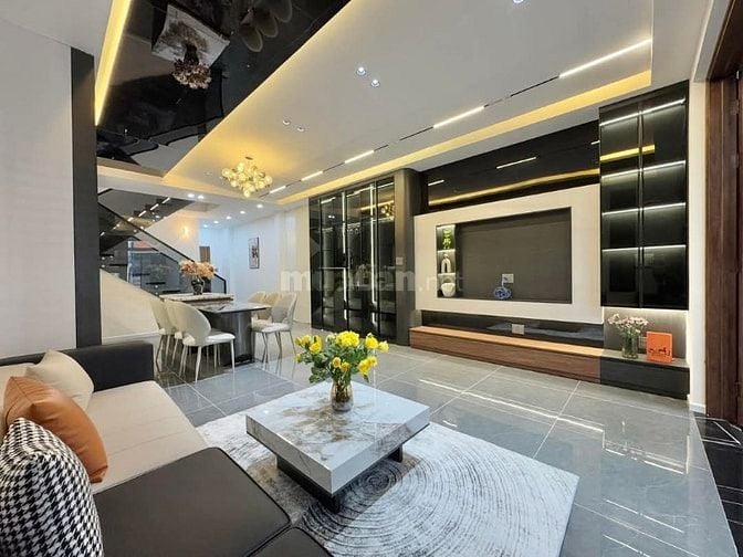 SIÊU PHẨM PHÚ NHUẬN! Nhà 81m2 ngay Hoa Lan giá 4tỷ550. SHR. HXH 6m