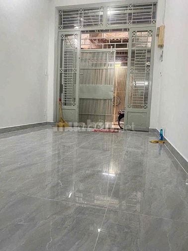 Cần cho thuê nhà sau lưng nhà mặt tiền đường Nam Kì Khởi Nghia, Quận 3
