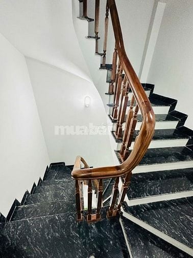 Nhà đẹp ngõ Trại Cá, giá 7.9 tỷ, 32m2x5T, ở luôn, ẢNH THẬT 
