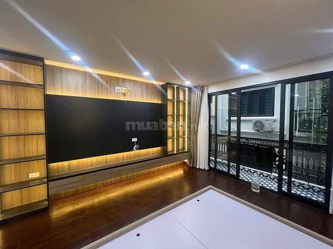 Nhà Đẹp Ô Tô Trong Nhà Hoàng Mai 50m, 6 tầng, mt 4.2m, giá 18.8 tỷ.
